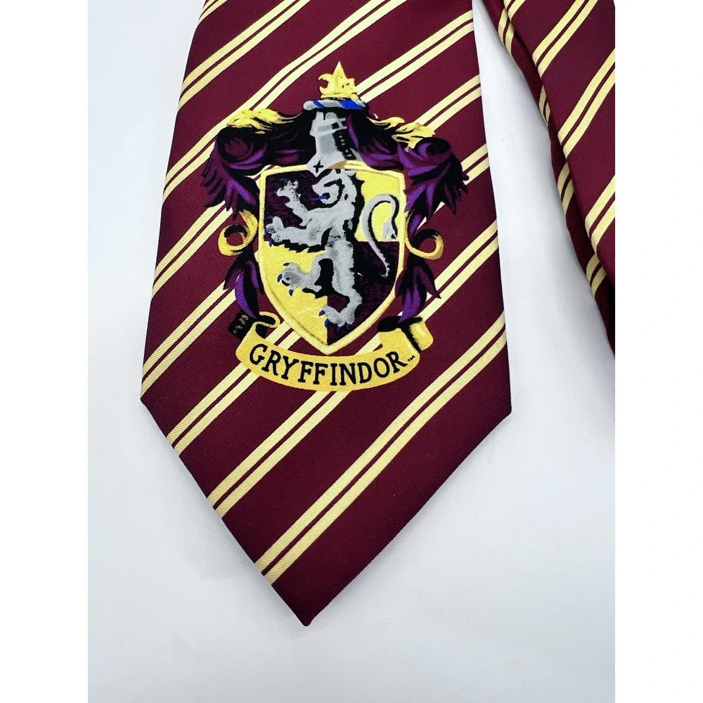 Harry Potter‎ Gryffindor Inc Neck Tie Class Crest Striped Tonno Burgundy Yellow